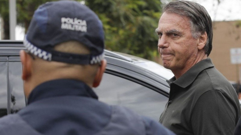 Jair Bolsonaro admitió que intentó quemar su tobillera electrónica con un soldador.