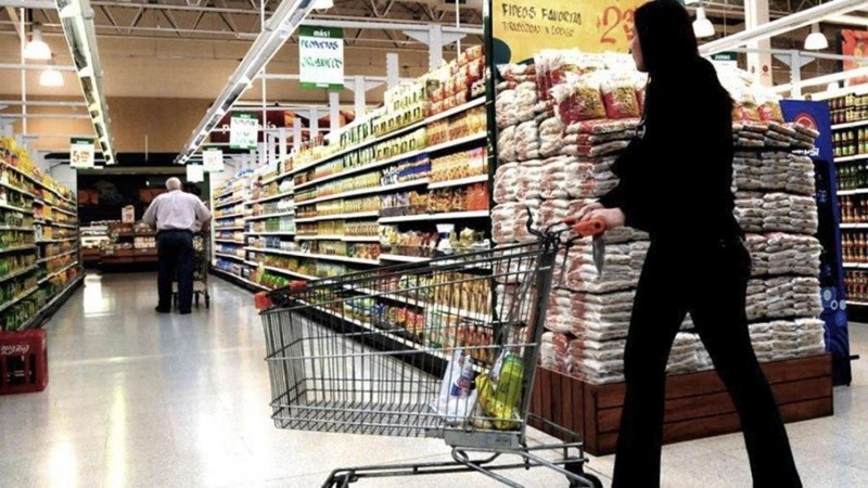 Las ventas en supermercados cayeron 0,8% interanual en septiembre.