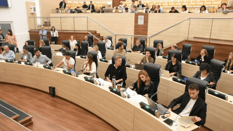 La sesión estaba prevista para las 13 de este jueves.