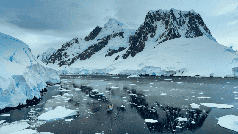 Las condiciones meteorológicas impidieron cualquier operación aérea en la zona y, desde entonces, aguardan la reanudación de los vuelos.