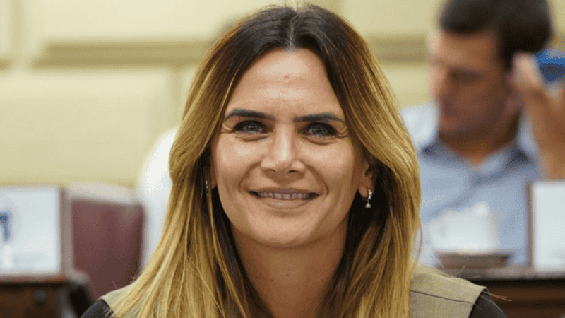  En su vestidor virtual se pueden encontrar desde remeras por $20.000 hasta sacos que alcanzan los $450.000.