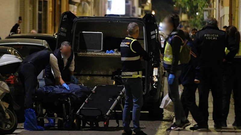 La Policía trabaja en el lugar del hecho.