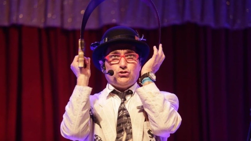 Trapani es clown, músico y luthier.