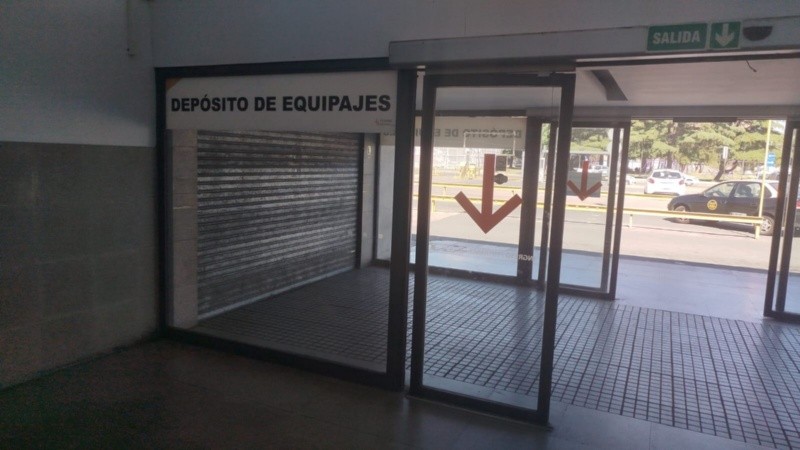 El espacio que permanece cerrado hace tiempo y los maleteros quieren recuperar.