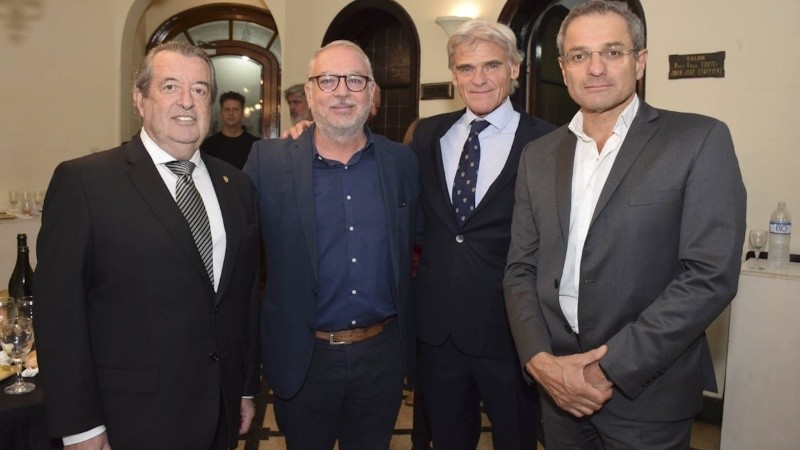El cierre del evento contó con una presentación musical a cargo de la mezzosoprano Graciela Mozzoni, el tenor Daniel Gómez López y el pianista tenor y Director de coro, Nestor Mozzon. 