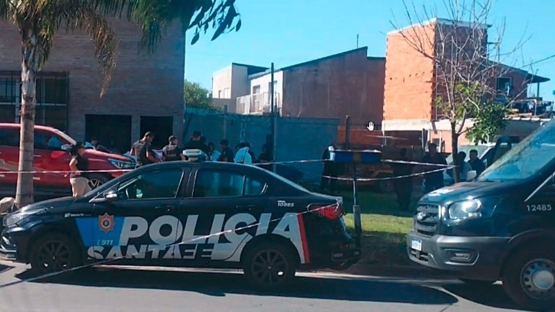 Gran despliegue policial en la cuadra del hecho de este jueves.