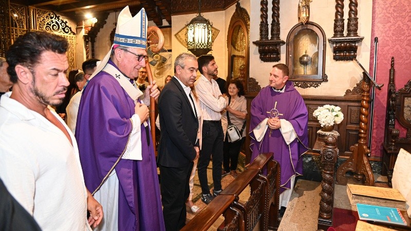 Monseñor junto al gobernador Pullaro y el intendente Javkin