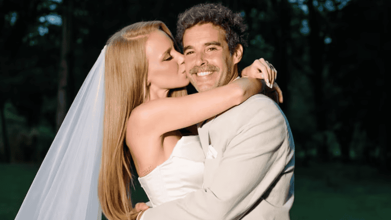 Rocío Pardo y Nicolás Cabré protagonizaron una romántica boda.