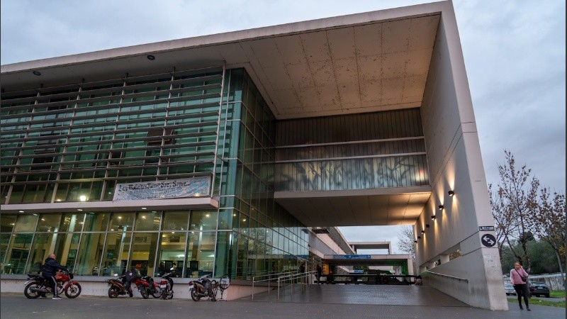 La víctima permanece internada con asistencia mecánica respiratoria.