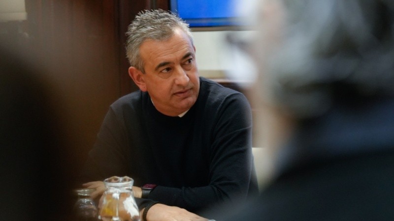 Javkin suma nombres de su espacio al Gabinete, contrario a las versiones que indicaban el desembarco de gente del gobernador Pullaro.