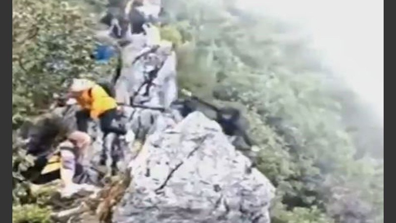 El hombre se pronunció en las redes sociales tras su terrible caída.