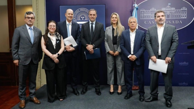 Los integrantes del Consejo de Mayo reunidos este martes.