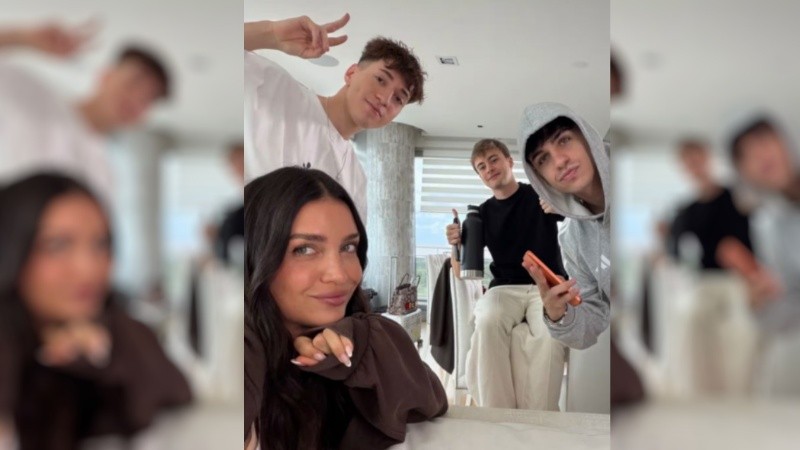 Zaira Nara con Bauleti, Moski y Mernuel (Instagram).