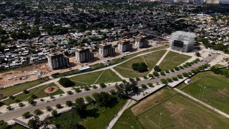 Una vista aérea del predio del ex Batallón, el Museo del Deporte y los edificios que compondrán la villa olínpica.