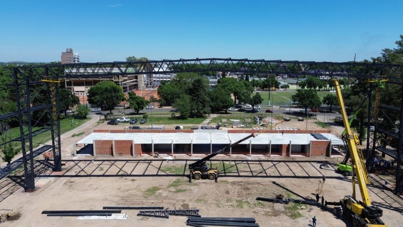  La estructura del estadio que se levanta en el Predio Ferial.