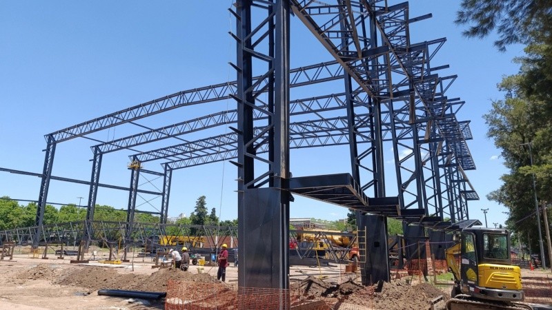  La estructura del estadio que se levanta en el Predio Ferial. 