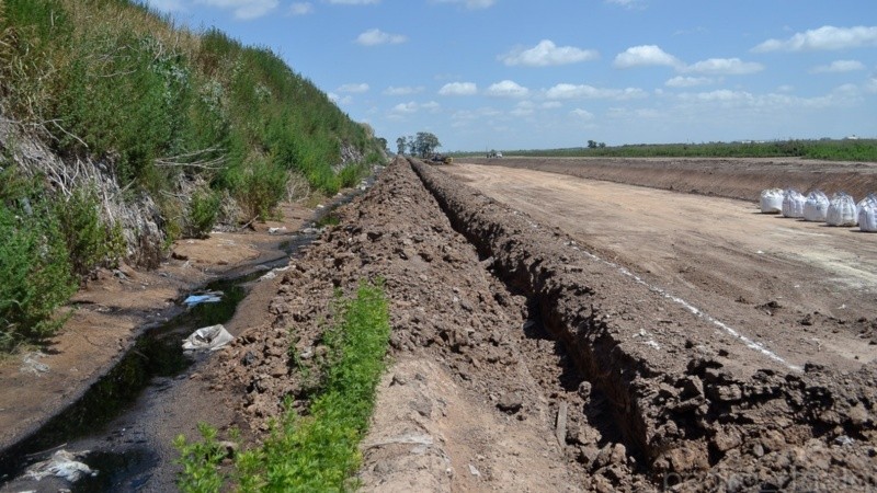 El Taller Ecologista detectó otros años contaminación en canales de agua lindantes al predio(Pedro Rinaldi/Taller Ecologista). 