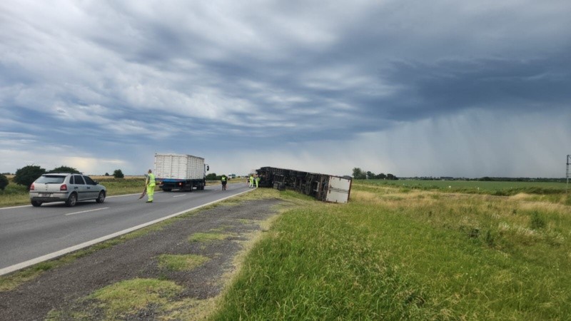 El chofer atribuyó la pérdida de control al viento.