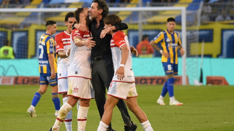 Eduardo Domínguez, el técnico del Estudiantes que le dio la espalda a Central en el pasillo de campeón, tras el polémico título. (Fotobaires)
