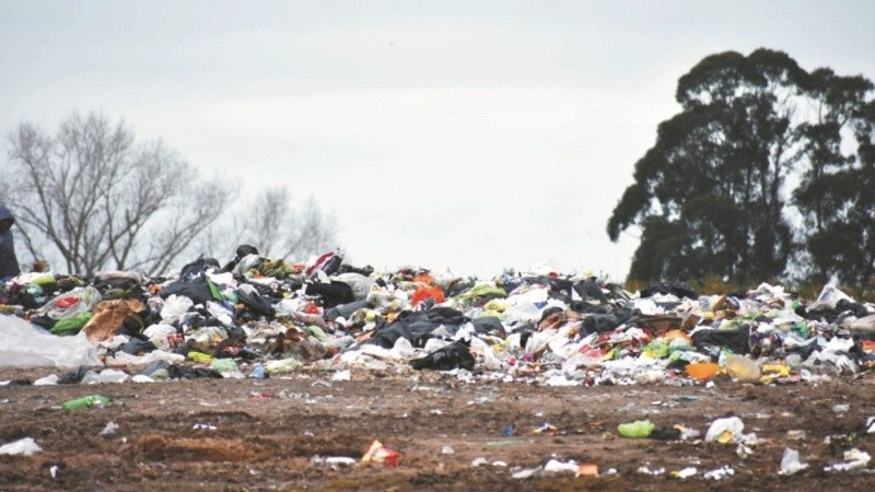 Los basurales habilitan la expansión silenciosa de nuevos sitios clandestinos.