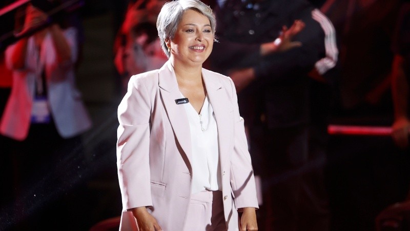 La izquierdista Jara llega a la segunda vuelta con el desafío de revertir todos los pronósticos, que la sitúan como perdedora