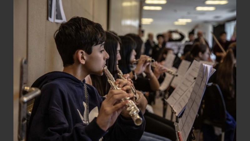 La escuela que educó a varias generaciones en instrumentos celebra con espectáculo familiar.