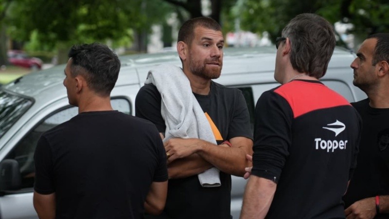 Candidatos y socios a las urnas.