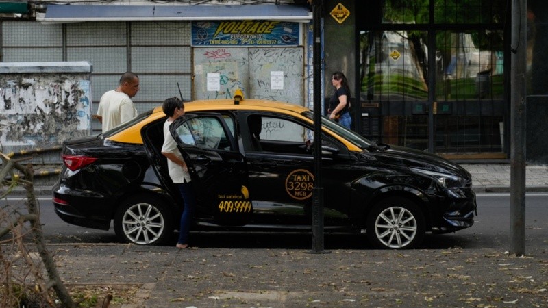 Un grupo de taxistas reclama subas y otro sector teme que se bajen los usuarios.