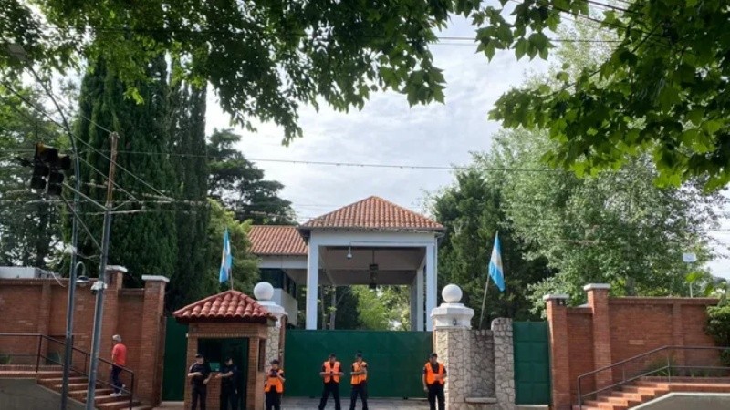 El acceso a la residencia presidencial de Olivos.