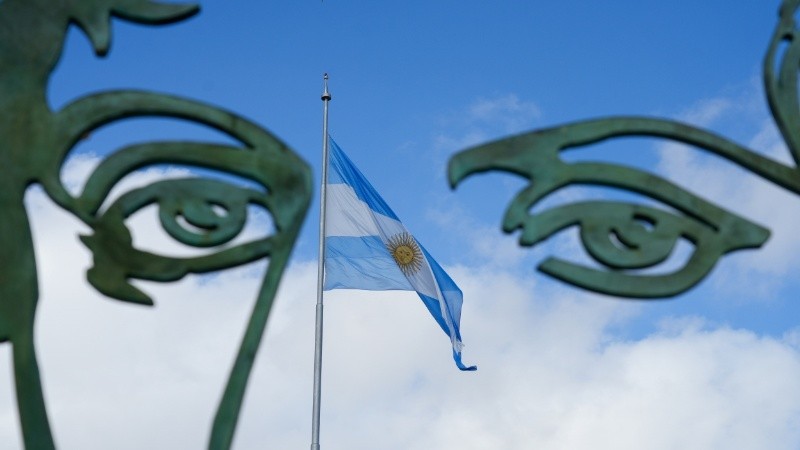 Rosario se mira a los ojos y al cuerpo.