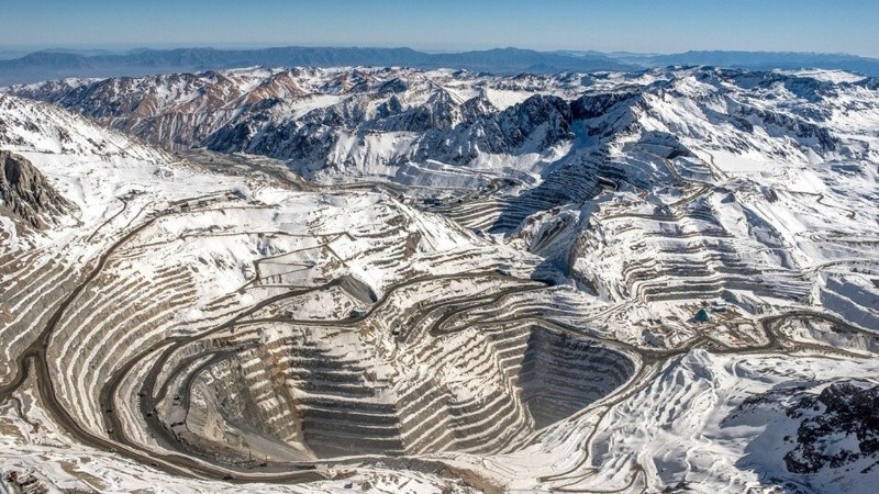La reforma del gobierno libertario habilita la destrucción de glaciares, según los abogados.
