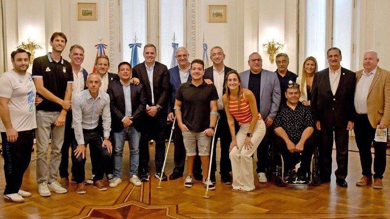 &nbsp;Autoridades y ex deportistas de la ciudad presentes en el lanzamiento (Jadar).