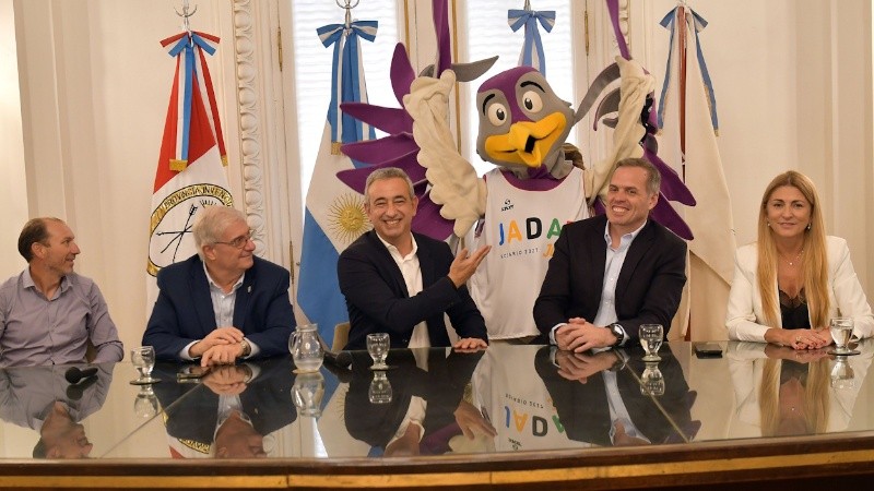 Teté, la mascota de los Jadar irrumpe en la escena (Jadar).