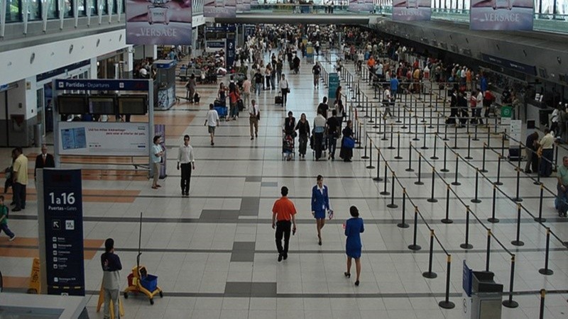 Entre las demandas centrales del gremio se encuentra la reincorporación de trabajadores despedidos sin causa en aeropuertos con emergencia dotacional.