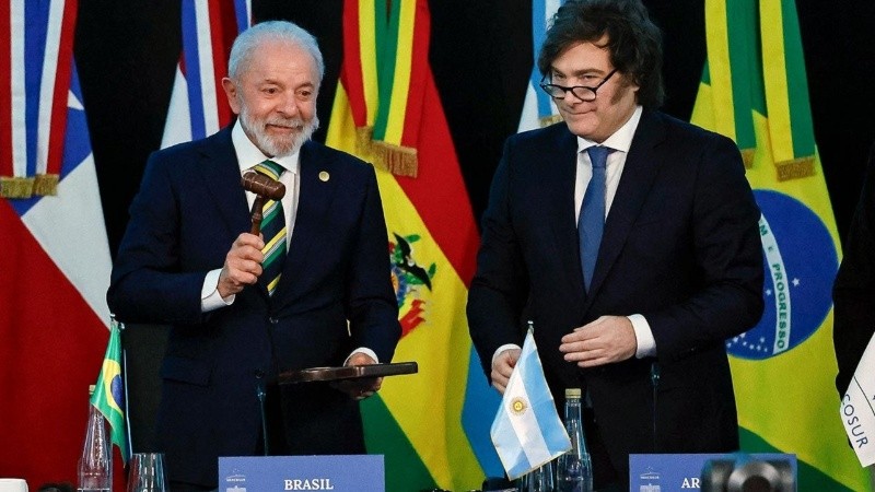 Milei finalmente confirmó que viajará a la Cumbre del Mercosur en Brasil.