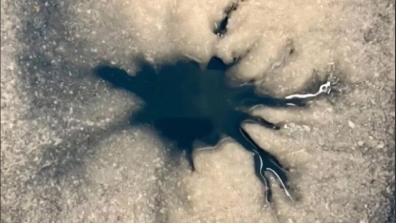 Los científicos creen que el océano subterráneo de Europa podría estar activo hoy en día.