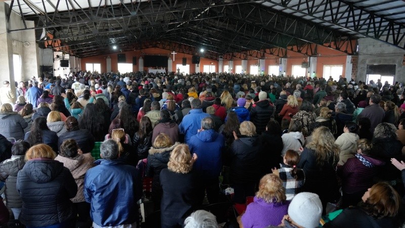&nbsp;Una multitud participa en un encuentro de Soplo de Dios Viviente en la ex Rural. (Archvo/Alan Monzón)