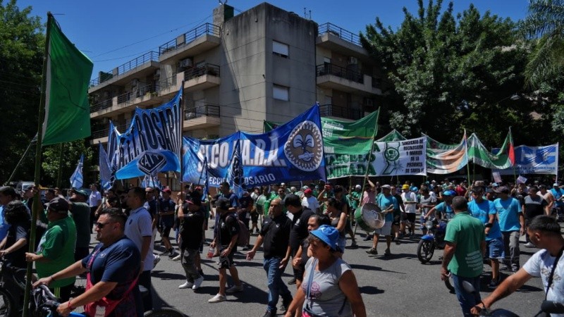 Organzaciones sociales movilizaban este jueves contra la refoma laboral del oficialismo.