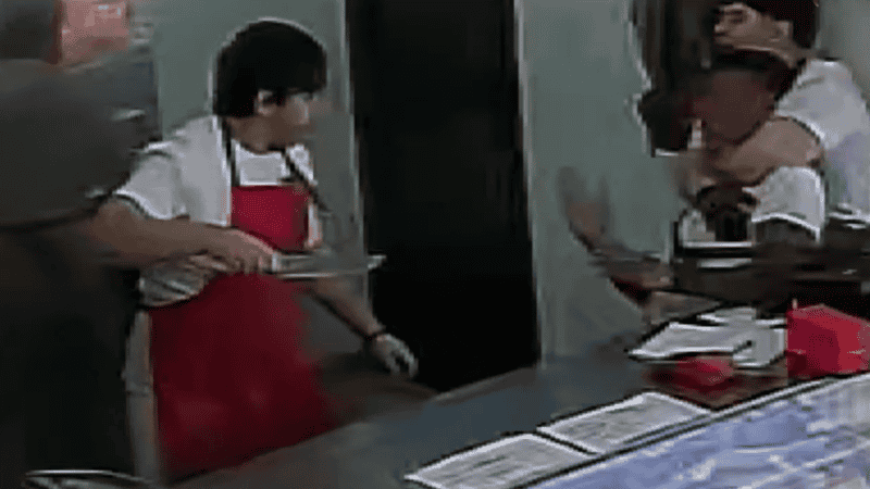 El carnicero, cuchilla en mano.