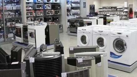 la UIA describe a la Aduana como un “colador” ante la creciente oferta informal de productos electrónicos, textiles y calzados.