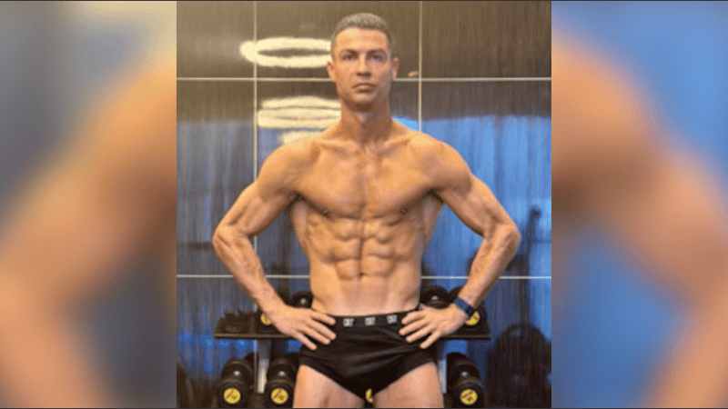 Cristiano Ronaldo causó furor en redes al mostrar su físico tras una sesión de sauna.