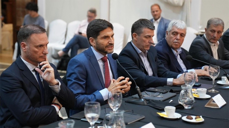 El gobernador señaló que al inicio de la gestión “existían problemas financieros”, pero destacó que “llegamos a junio con un pequeño superávit