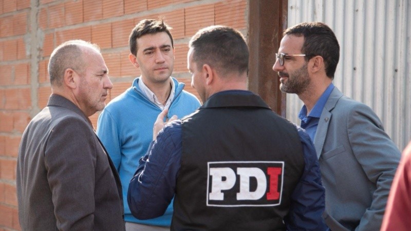 Los funcionarios durante uno de los operativos.