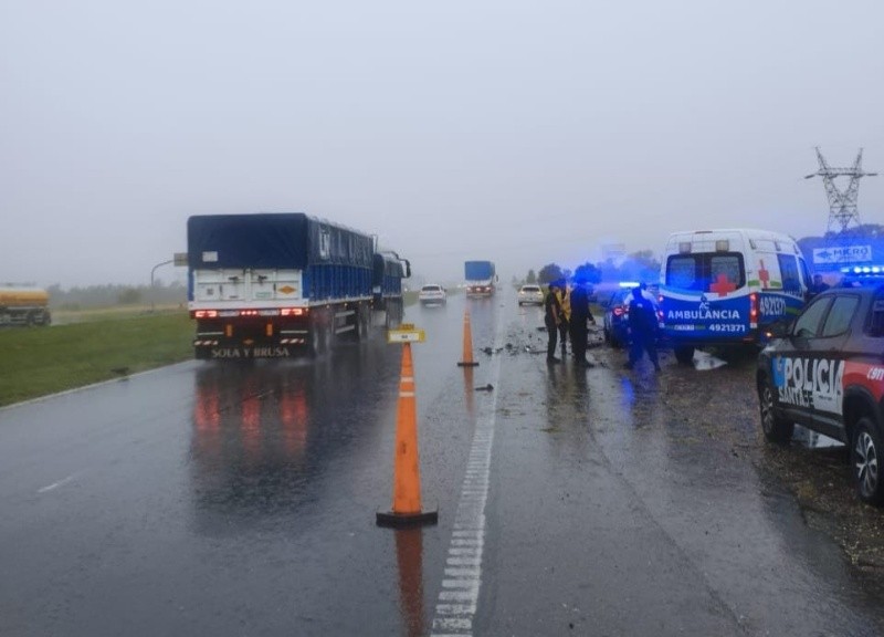 El choque alteró el tránsito normal en la autopista.