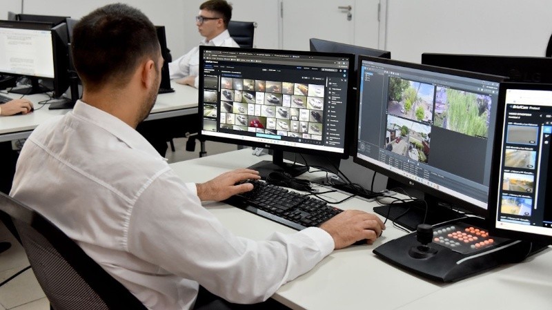 Los operadores del sistema BriefCam, integrantes del equipo Lince.