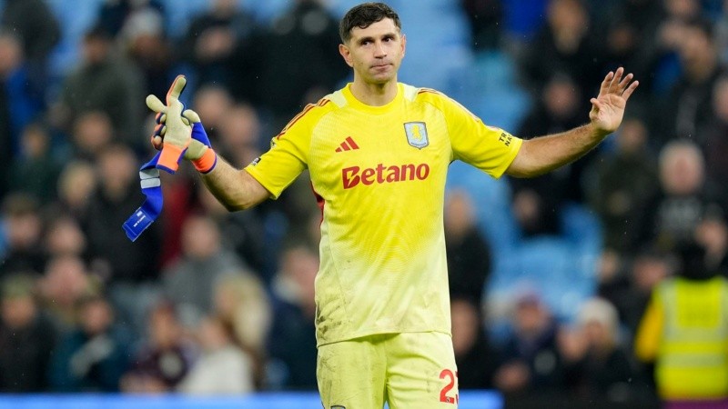 Martínez respondió varias veces para garantizar el triunfo del Aston Villa ante el United.