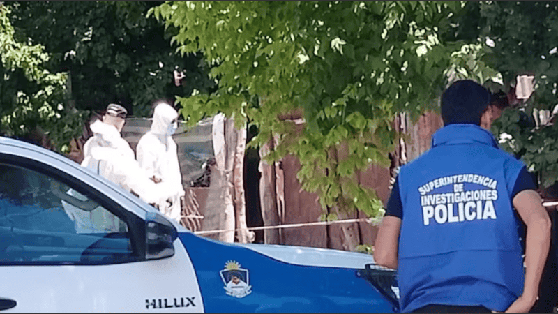 Hallaron el cuerpo de un hombre en una heladera y detuvieron a un vecino.