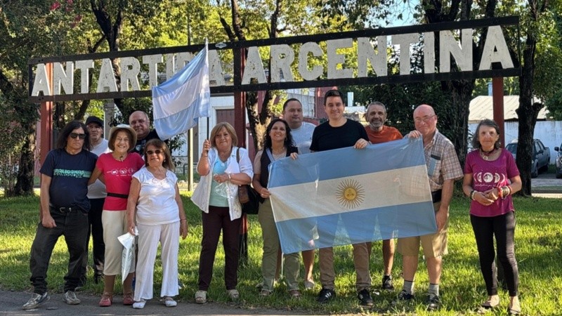 La protesta con brindis en la estación Antártida Argentina.
