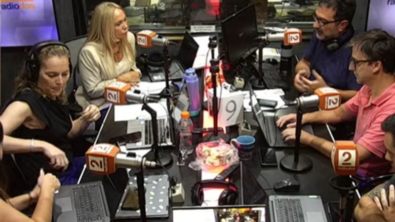 &nbsp;La fiscal visitó los estudios de Radio2.