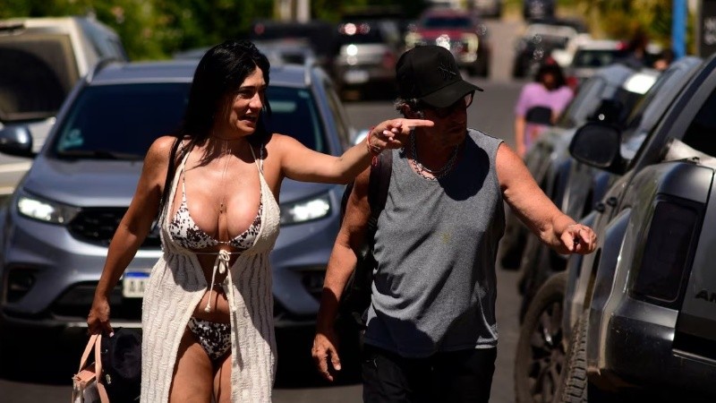 Peretti y su novia Andrea, relajados en la costa uruguaya